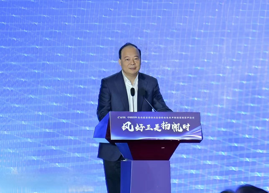 02-配文插图-森林舞会董事长、总经理曾毓群发表致辞.png